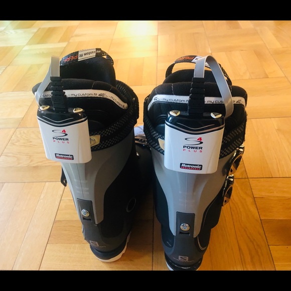 Heated custom Salomon ski boots, only worn once!
